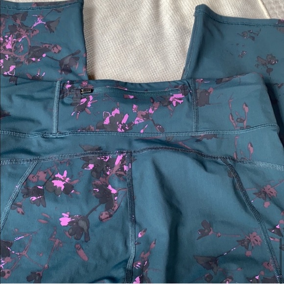 Sweaty Betty Large Cropped Zero Gravity Leggings - Picture 5 of 7